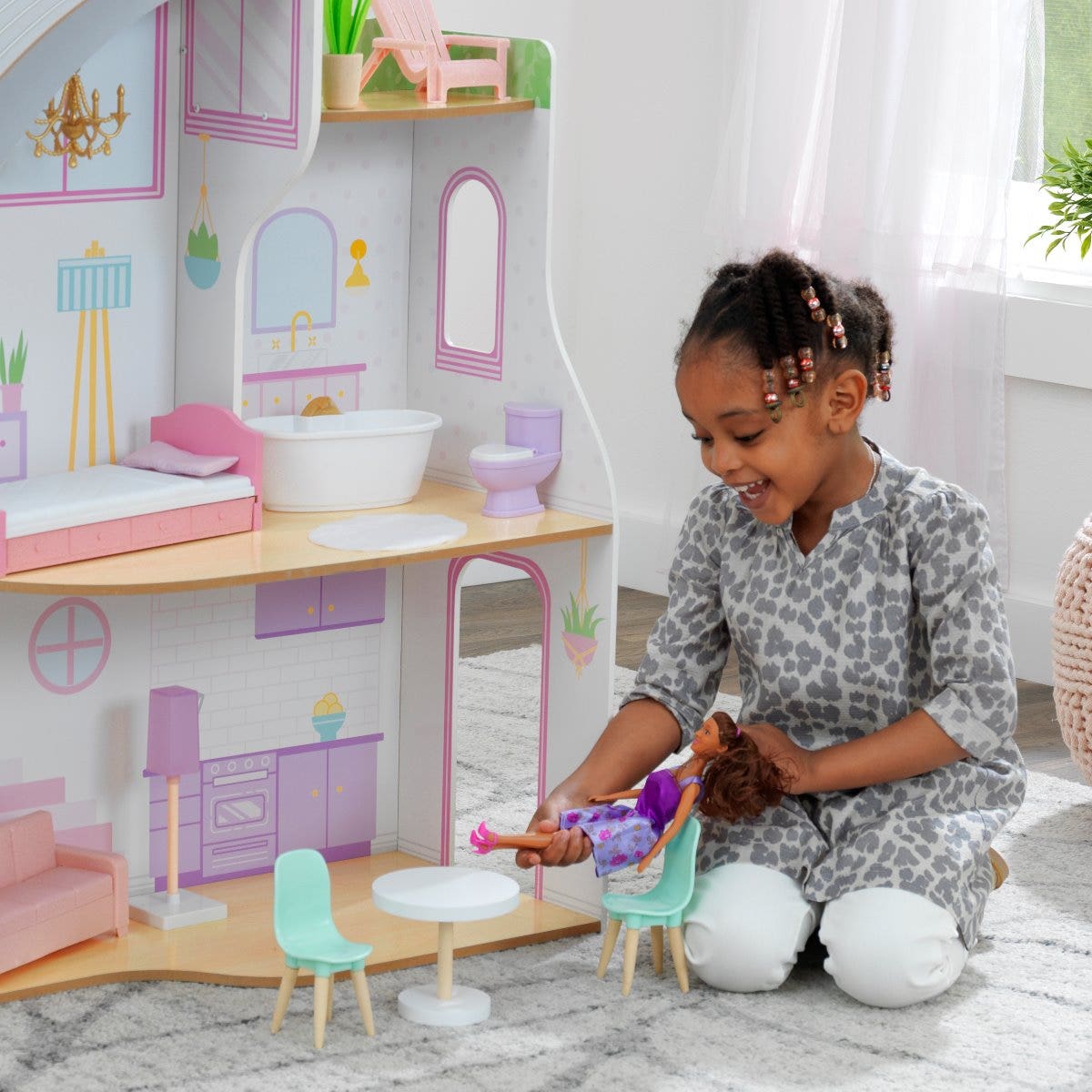 Decorate Right Away: This dollhouse comes fully furnished, so the fun can start immediately. With 12 play accessories, including a bathtub, toilet, table and chairs, your house can be at home in an instant.