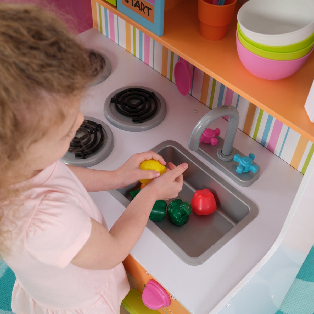 Wash Dishes: Let them load the oven with food and the sink with plates for hours of play cooking fun. Sink removes for easy cleaning.